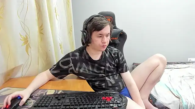 iliaskrislove online show from April 7, 2026, 4:09 pm