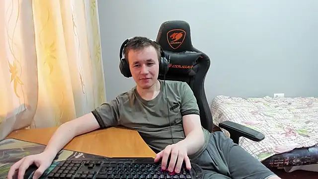 iliaskrislove online show from November 14, 2025, 9:57 am