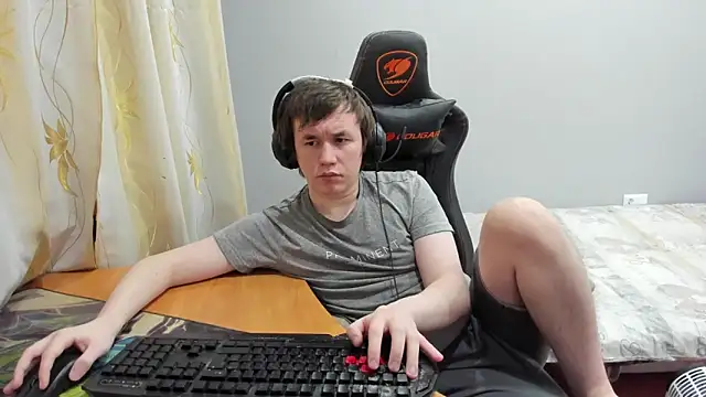 Snapshot of iliaskrislove chatting on February 14, 2026, 1:44 pm iliaskrislove online show from February 14, 2026, 1:44 pm