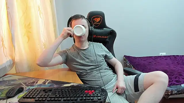 iliaskrislove online show from December 18, 2025, 7:46 am