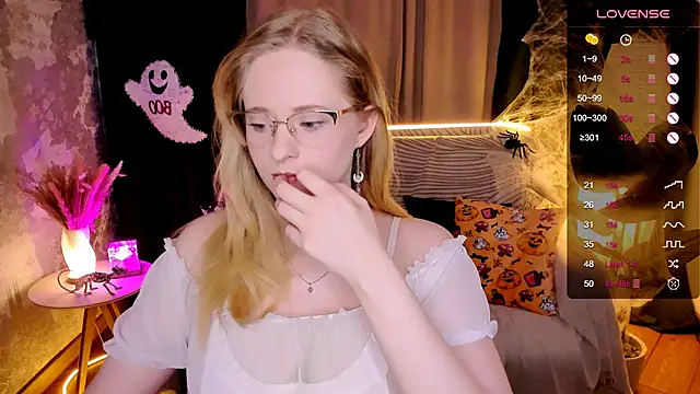 Aemilia  online show from October 26, 2025, 6:03 am