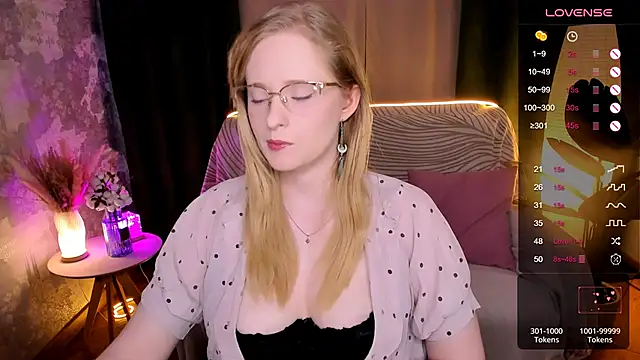 Aemilia  online show from October 12, 2025, 6:15 am