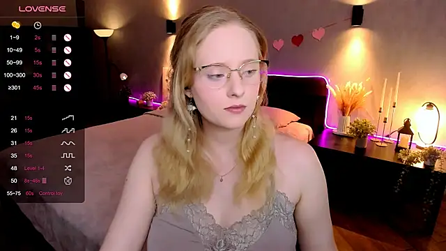 Aemilia  online show from December 1, 2025, 6:03 am