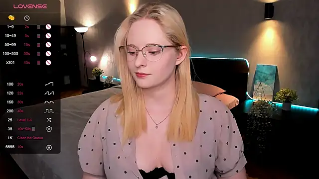 Aemilia  online show from March 20, 2025, 8:53 am