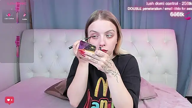 Alice Halle online show from October 14, 2025, 4:02 am