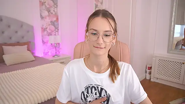 CozyMell online show from March 22, 2026, 7:43 am