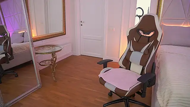 CozyMell online show from March 24, 2026, 2:28 pm