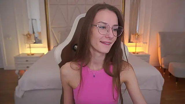 CozyMell online show from February 4, 2026, 7:58 am