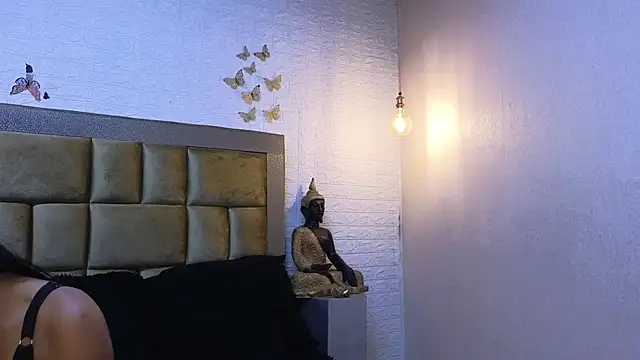 ximenawilliamss online show from December 18, 2025, 9:29 pm