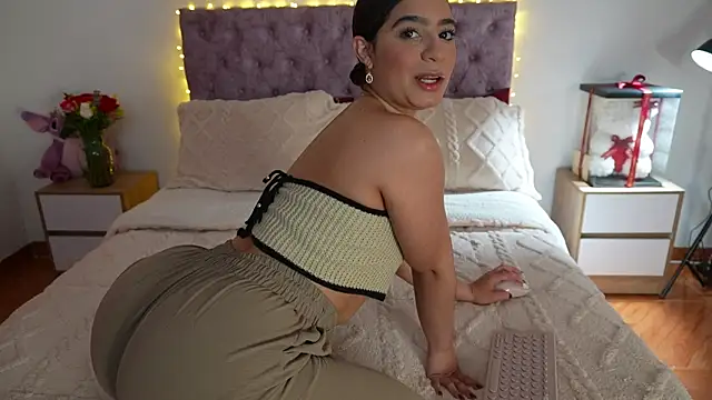 samantha evans2 online show from June 11, 2026, 2:53 am