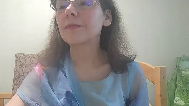 Snapshot of HollyJewel chatting on June 1, 2026, 3:44 pm HollyJewel online show from June 1, 2026, 3:44 pm