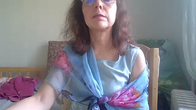 Snapshot of HollyJewel chatting on May 15, 2026, 1:42 pm HollyJewel online show from May 15, 2026, 1:42 pm