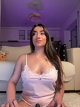 ZoeZayd online show from April 5, 2026, 4:13 pm