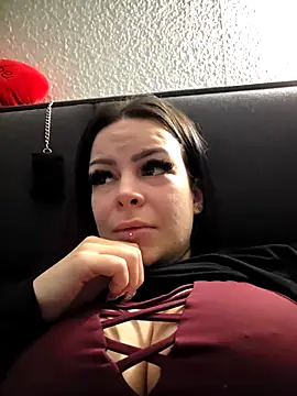 BoeseMoni1998 online show from April 15, 2026, 9:37 am