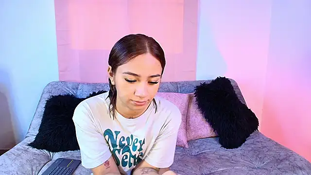 Jules n Gia online show from December 22, 2025, 9:59 pm