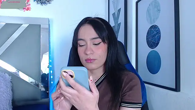 Snapshot of ZaraDames_ chatting on March 2, 2025, 5:01 am ZaraDames online show from March 2, 2025, 5:01 am