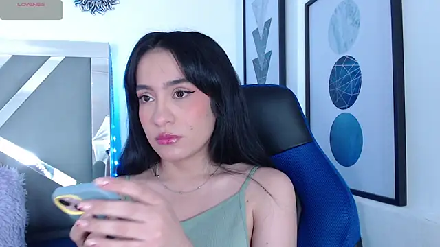 Snapshot of ZaraDames_ chatting on March 1, 2025, 5:09 am ZaraDames online show from March 1, 2025, 5:09 am