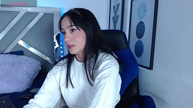 Snapshot of ZaraDames_ chatting on February 18, 2025, 5:53 am ZaraDames online show from February 18, 2025, 5:53 am