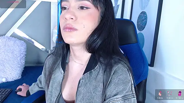 Snapshot of ZaraDames_ chatting on February 25, 2025, 4:14 am ZaraDames online show from February 25, 2025, 4:14 am