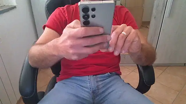 Snapshot of cocco1980xxxx chatting on March 13, 2026, 8:30 am cocco1980xxxx online show from March 13, 2026, 8:30 am
