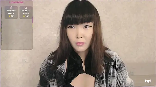 TumiLio online show from October 6, 2025, 2:51 pm