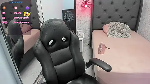 SUZETMONACO online show from February 24, 2026, 7:26 pm