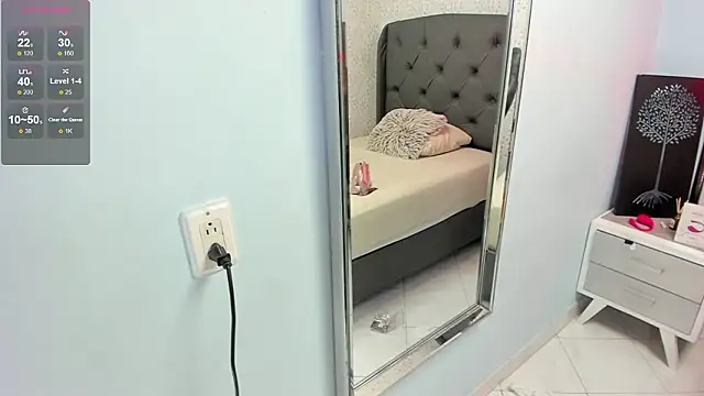 SUZETMONACO online show from March 25, 2026, 7:46 pm