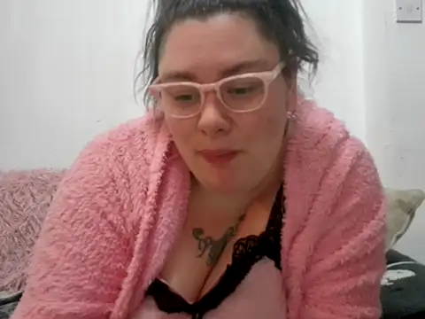 Bustycurves online show from October 9, 2025, 7:25 pm