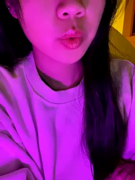 minmin2kk5 online show from November 4, 2025, 5:22 am