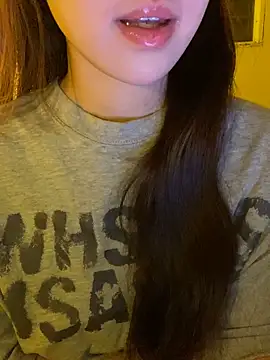 minmin2kk5 online show from March 13, 2026, 3:28 pm