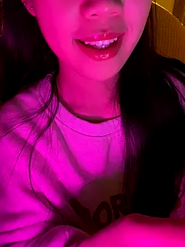 minmin2kk5 online show from November 7, 2025, 4:44 pm