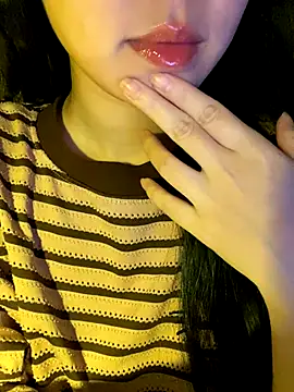 minmin2kk5 online show from December 18, 2025, 6:07 am