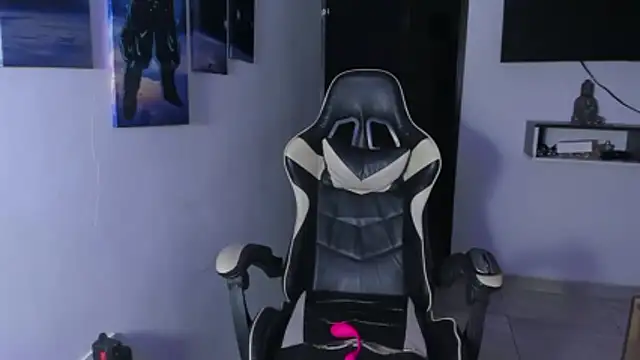 naomi berckley online show from April 26, 2026, 3:59 am