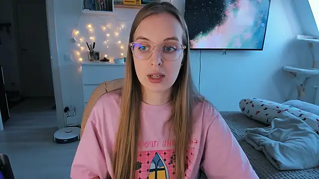 Snapshot of violet_blue_eyes chatting on February 5, 2026, 11:06 am violet blue eyes online show from February 5, 2026, 11:06 am