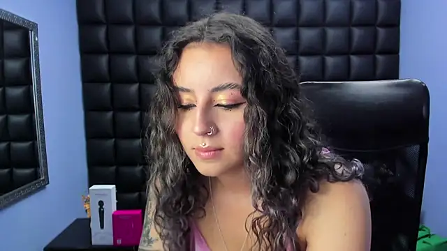 Snapshot of celeste_blue69 chatting on November 5, 2025, 3:31 am celeste blue69 online show from November 5, 2025, 3:31 am