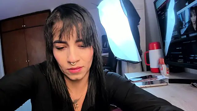 violet scott online show from December 17, 2025, 10:42 am