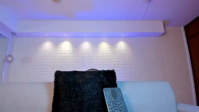 violet scott online show from March 21, 2025, 5:23 pm