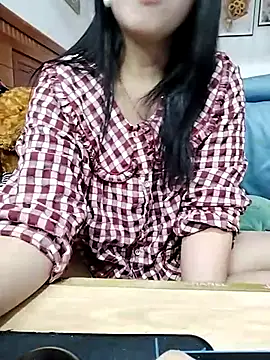 Snapshot of cream1299 chatting on March 7, 2025, 12:01 pm cream1299 online show from March 7, 2025, 12:01 pm