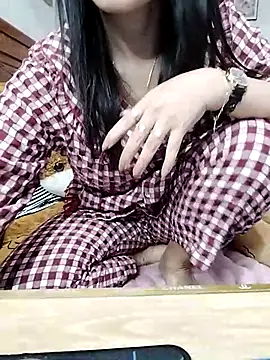 Snapshot of cream1299 chatting on March 18, 2025, 7:33 am cream1299 online show from March 18, 2025, 7:33 am
