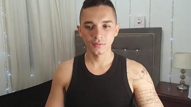 Snapshot of andeerr_ chatting on March 20, 2025, 7:46 pm andeerr online show from March 20, 2025, 7:46 pm