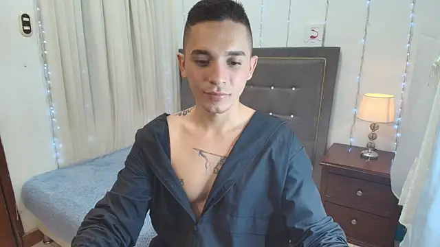 Snapshot of andeerr_ chatting on March 5, 2025, 8:10 pm andeerr online show from March 5, 2025, 8:10 pm