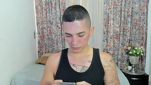 Snapshot of andeerr_ chatting on January 15, 2025, 8:16 pm andeerr online show from January 15, 2025, 8:16 pm