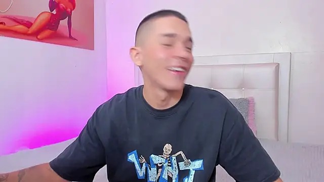 Snapshot of andeerr_ chatting on January 3, 2025, 7:29 pm andeerr online show from January 3, 2025, 7:29 pm