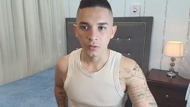 Snapshot of andeerr_ chatting on March 7, 2025, 7:49 pm andeerr online show from March 7, 2025, 7:49 pm