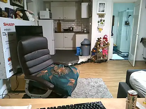 mihaimichael online show from December 14, 2025, 1:06 pm