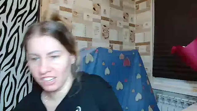 Snapshot of TherestlessKitty chatting on February 18, 2026, 10:39 pm TherestlessKitty online show from February 18, 2026, 10:39 pm