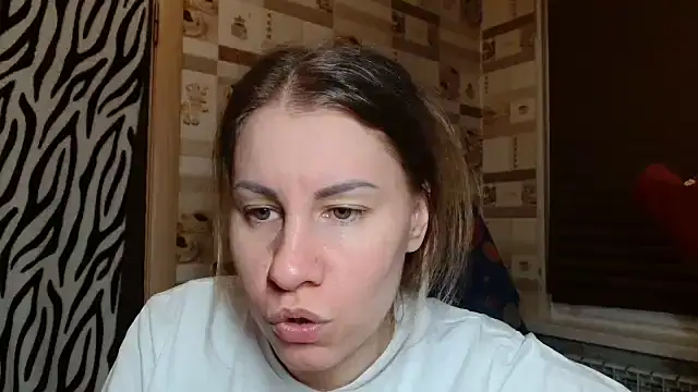 Snapshot of TherestlessKitty chatting on February 17, 2026, 10:18 pm TherestlessKitty online show from February 17, 2026, 10:18 pm