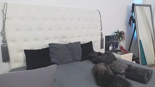 Snapshot of AlinaOnly chatting on March 22, 2026, 11:01 am AlinaOnly online show from March 22, 2026, 11:01 am