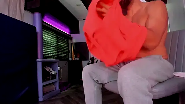 Snapshot of DirtyDrizzy chatting on February 10, 2026, 8:08 pm DirtyDrizzy online show from February 10, 2026, 8:08 pm