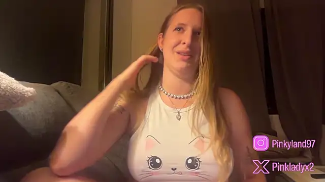 Snapshot of Pinkyladyxxx chatting on May 15, 2026, 11:36 pm Pinkyladyxxx online show from May 15, 2026, 11:36 pm